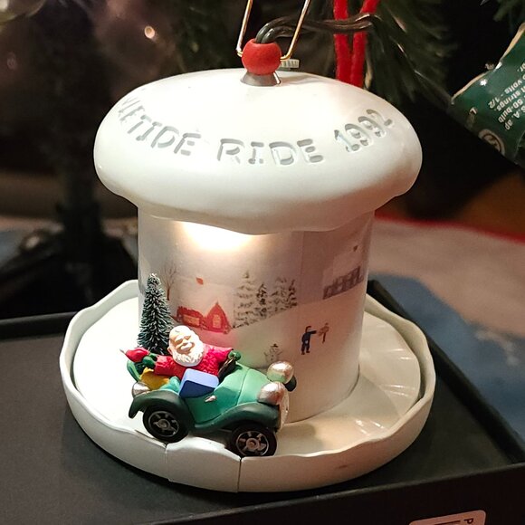 VINTAGE HALLMARK Light and Motion Yuletide Rider Ornament 1992 - Picture 2 of 11